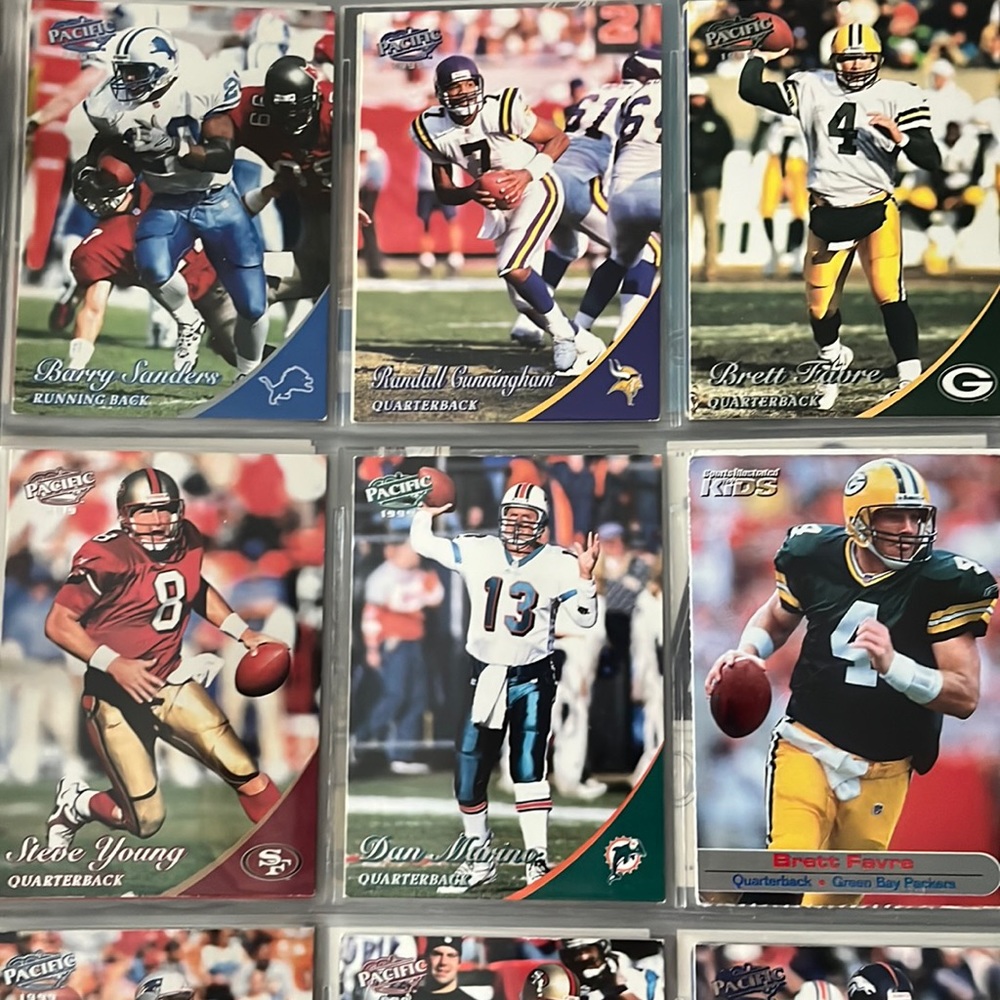 Collection of 570 Sports Cards ⚾️🏈🏀